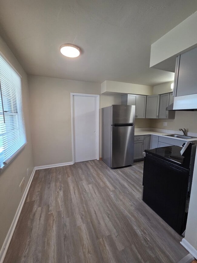 Building Photo - 4301 Eastridge Dr