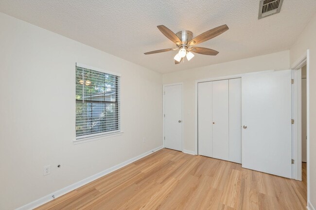 Building Photo - Cozy Duplex in the Heart of Niceville!