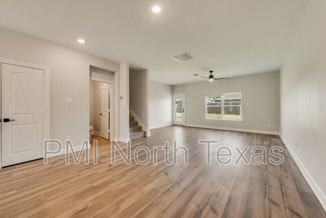 Building Photo - 804 Calhoun Dr