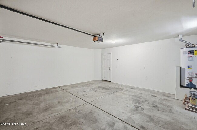 Building Photo - 8435 E Bowline Rd