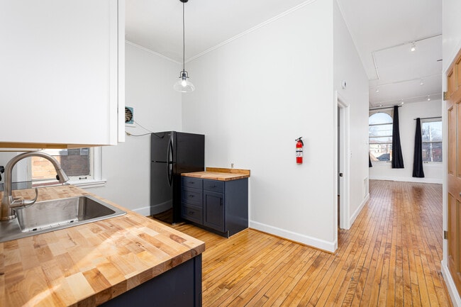 Building Photo - 117 Pearl St