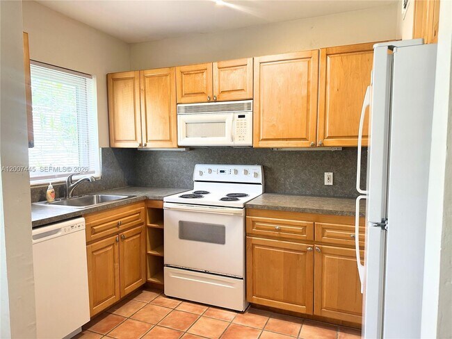Building Photo - 7734 SW 55th Ave