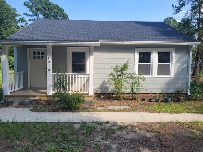 Building Photo - 1010 N Main St