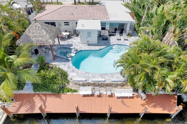 Building Photo - 131 SE 13th St