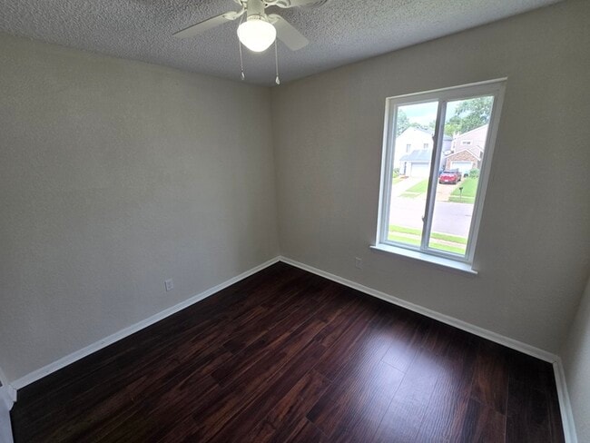 Building Photo - Charming 3BD/3BA Home with Modern Upgrades