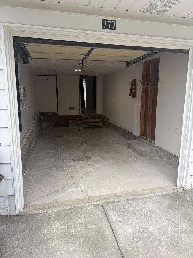 Building Photo - 777 Mannering Rd