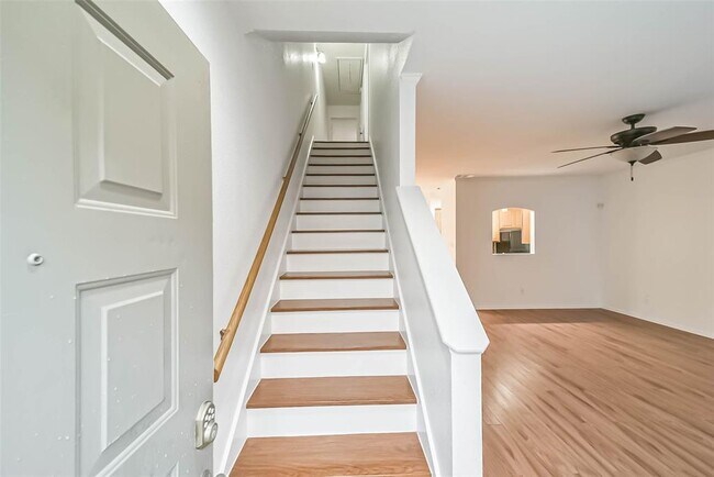 Building Photo - 9850 Pagewood Ln