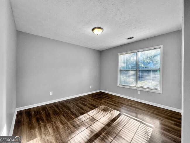 Building Photo - 5844 Meadow Ln
