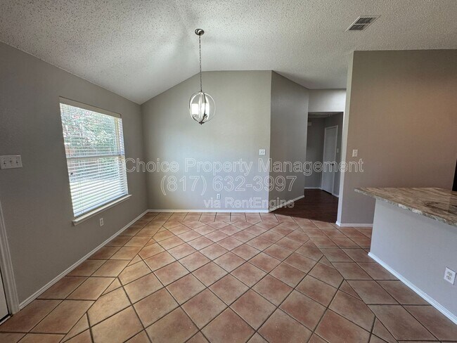 Building Photo - 304 E Clover Park Dr