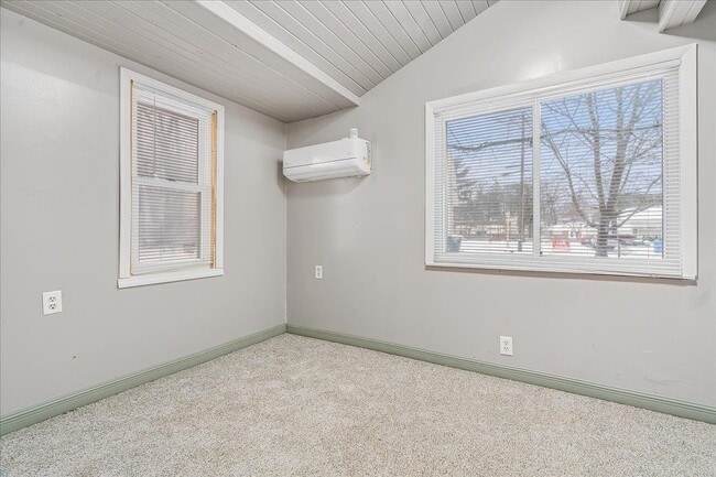 Building Photo - 2609 Maplewood Ave