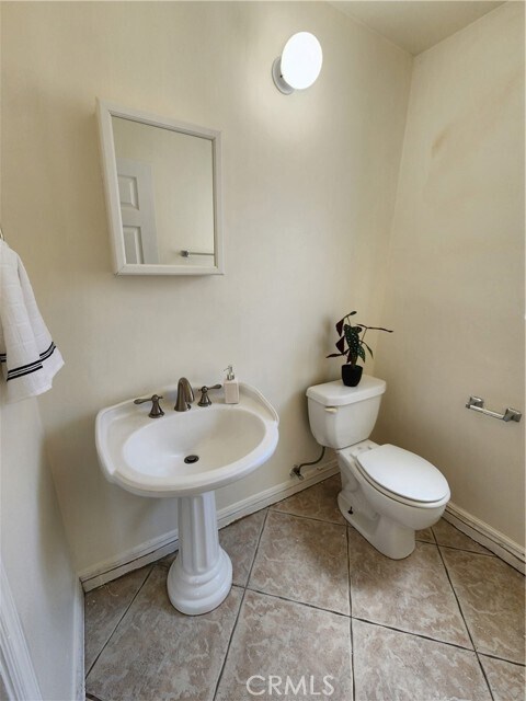 Building Photo - 6902 Blanchard Ave