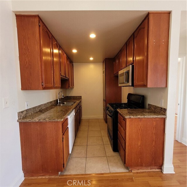 Building Photo - 11041 La Maida St