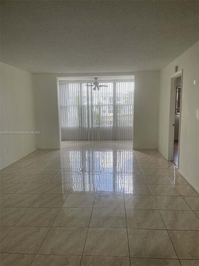 Building Photo - 8285 Sunrise Lakes Blvd