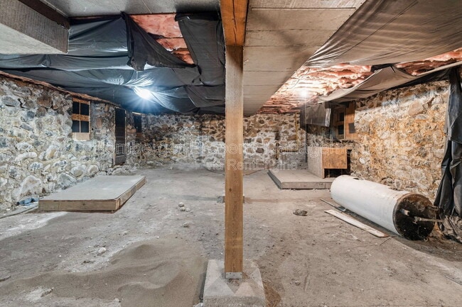 Building Photo - 922 4th St