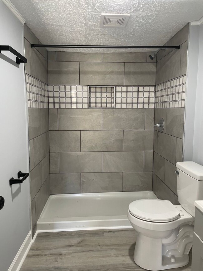 Building Photo - 2 Bed, 2 Bath newly renovated home located in Thomasville!