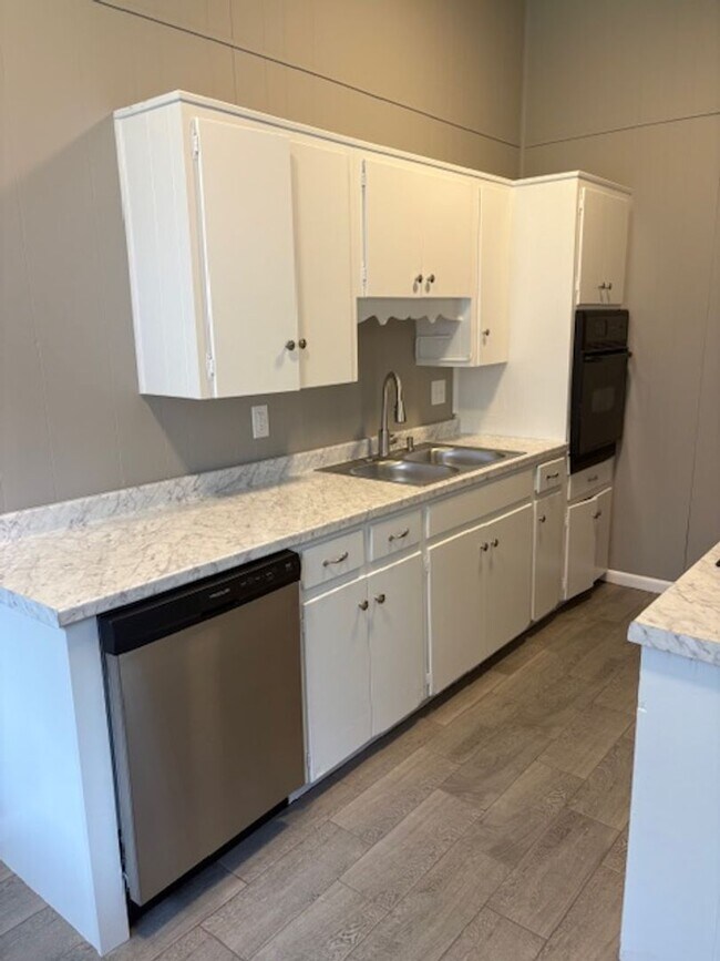 Building Photo - 428 Sierra Madre Dr