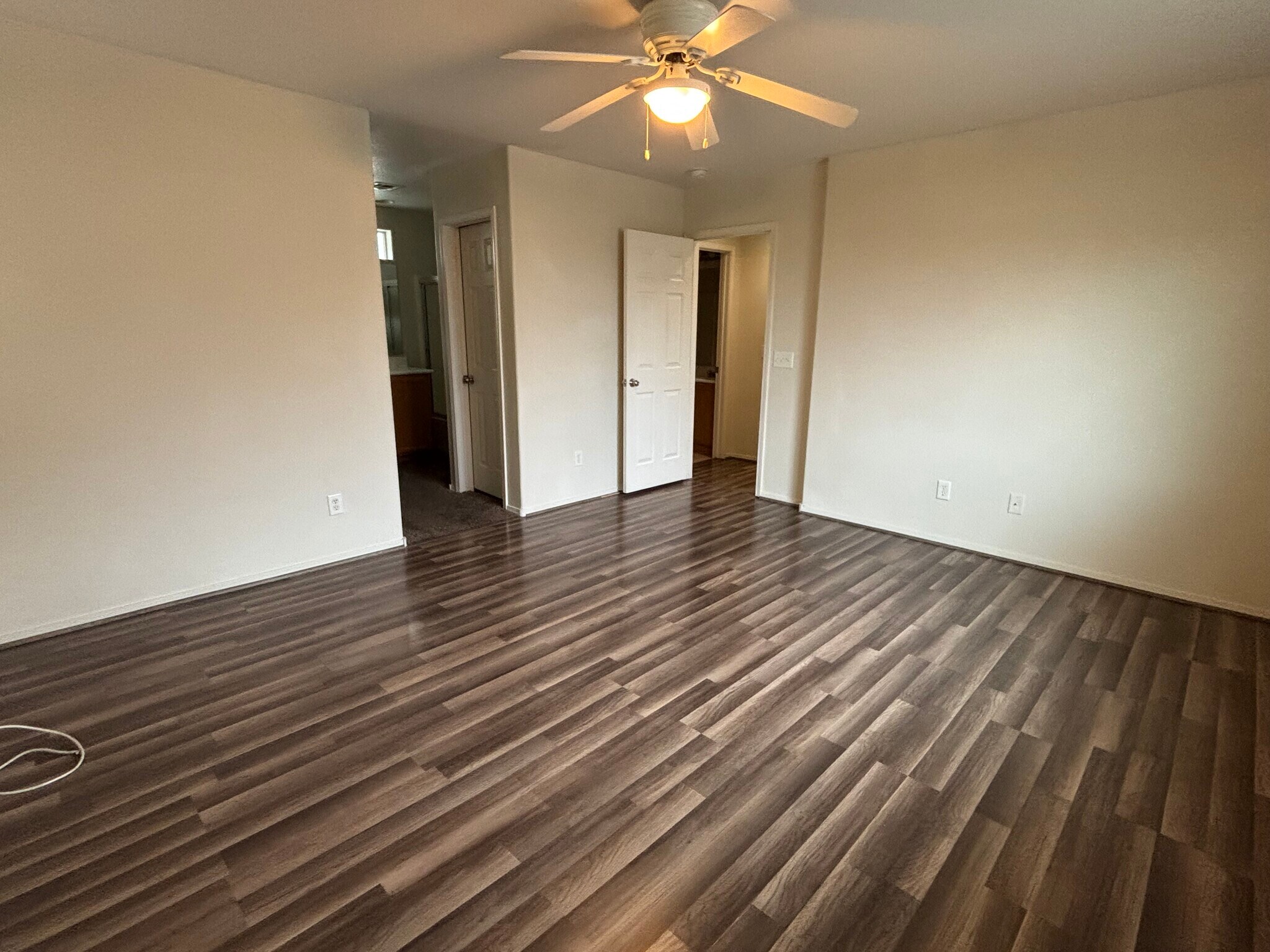 Building Photo - 989 Grand Cerritos Ave