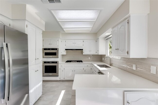 Building Photo - 11209 Deadoak Ln