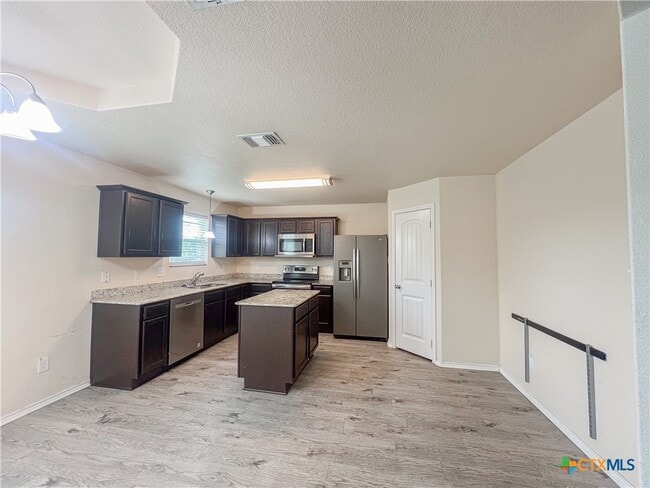 Building Photo - 724 Liberty Valley Dr