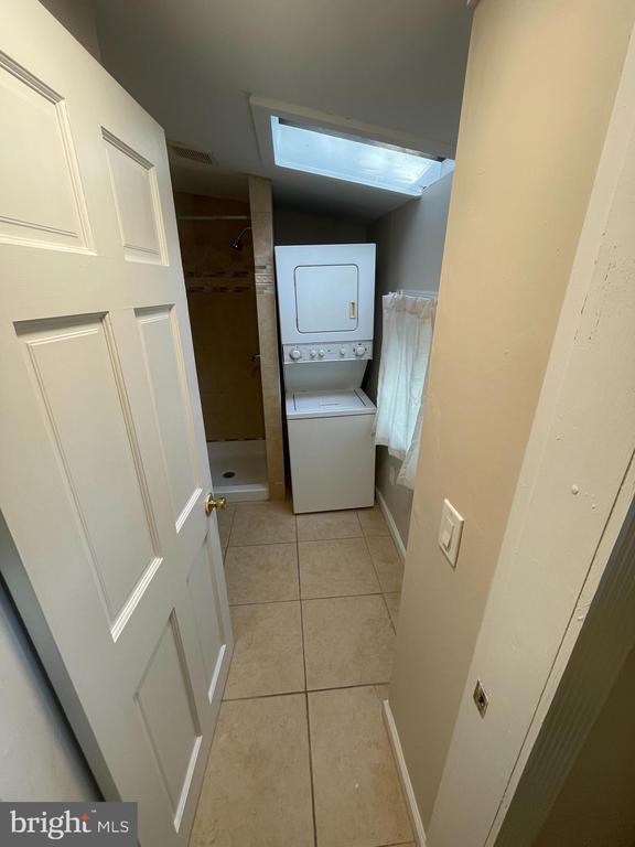 Building Photo - 141 Leverington Ave