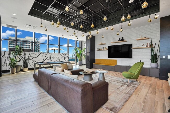 Building Photo - 307 SW 5th St