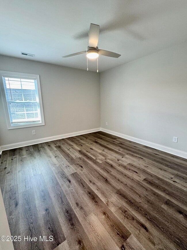 Building Photo - 1404 Hartley Ln