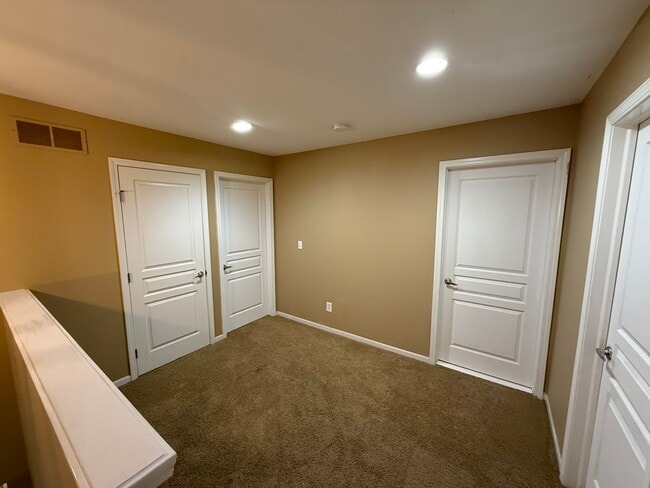 Building Photo - 163 S Vista