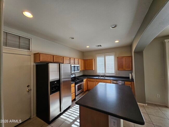 Building Photo - 3841 E Minton St