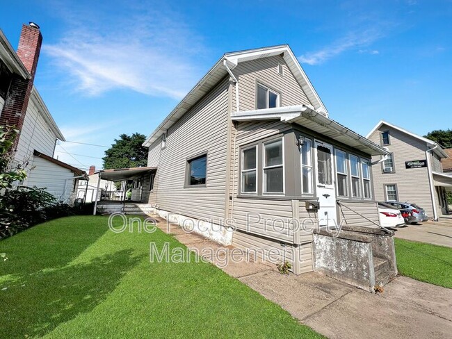 Building Photo - 305 S Jones St