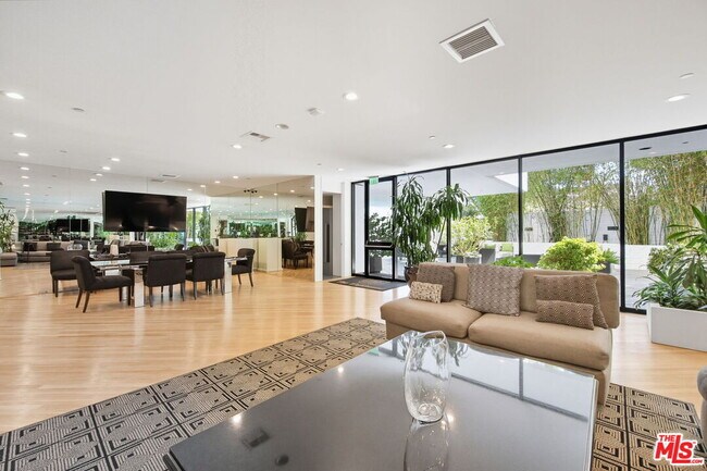 Building Photo - 10350 Wilshire Blvd