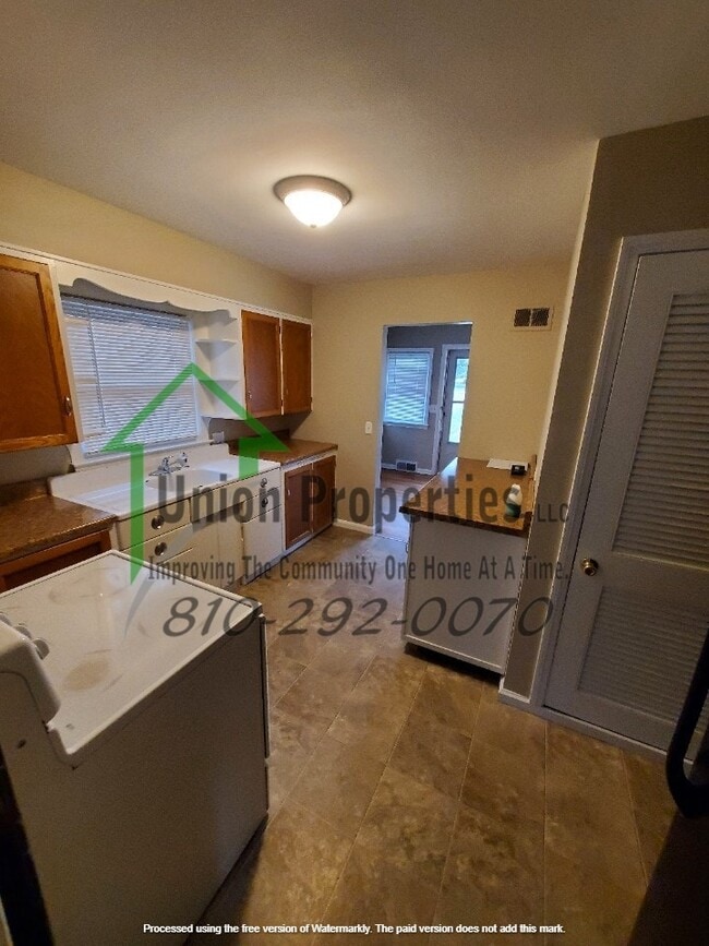 Building Photo - 4034 Pine Grove Ave