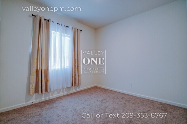 Building Photo - 644 Cheshire Dr