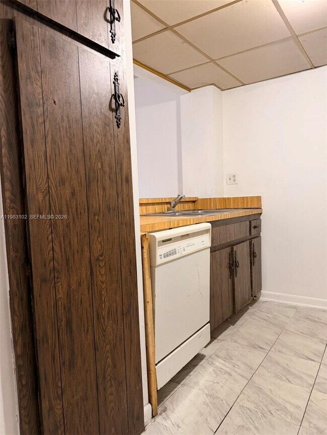 Building Photo - 13390 NE 7th Ave