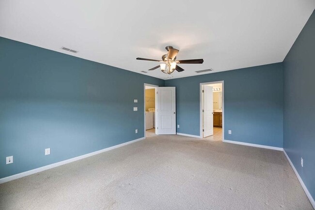 Building Photo - Welcome Home!!! Beautiful 3b 2.5b in Masse...