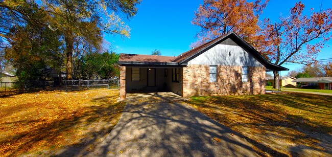 Building Photo - Nostalgic Charm Awaits - Spacious Home on ...