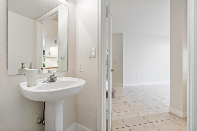 Building Photo - 2916 Deer Creek Country Club Blvd