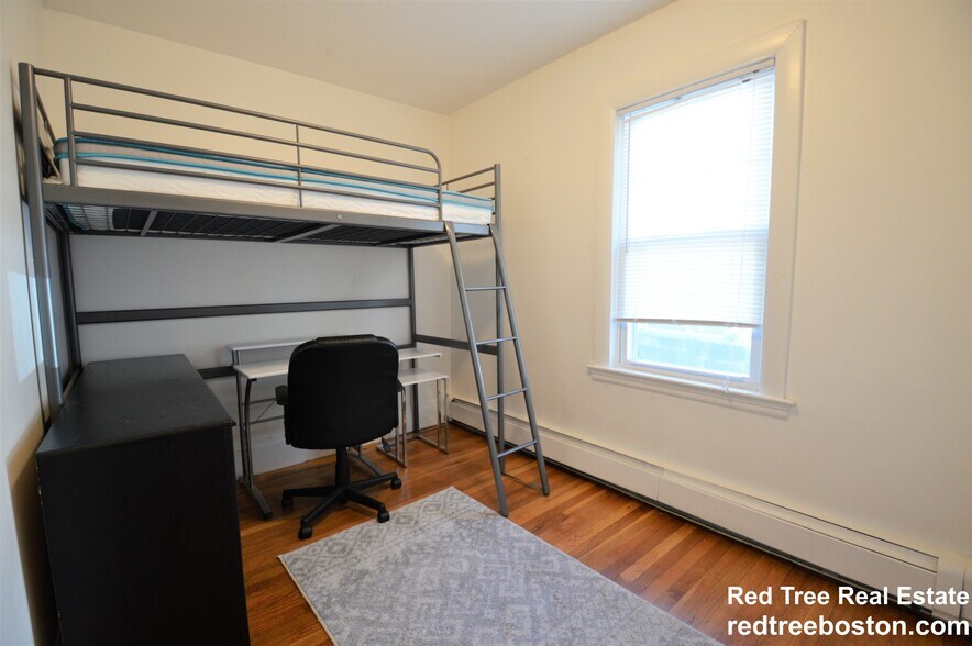 Building Photo - 74 Manet Rd