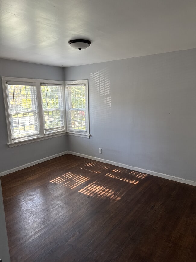 Building Photo - 2127 3rd Ave N