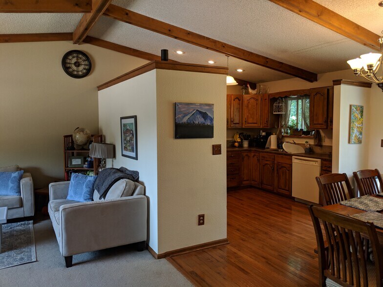 Building Photo - 6004 Little Johnny Dr