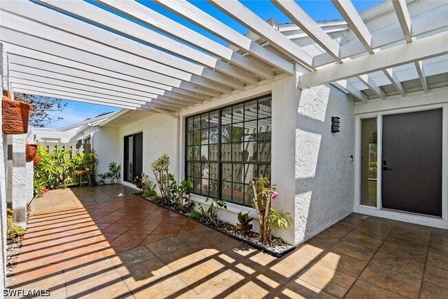 Building Photo - 879 Meadowland Dr