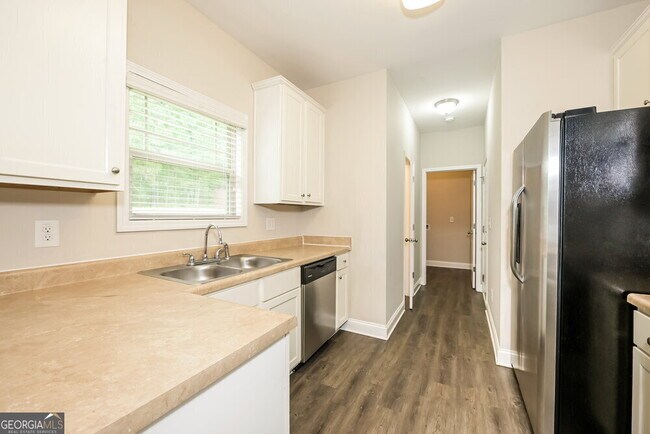 Building Photo - 592 Joneus Dr