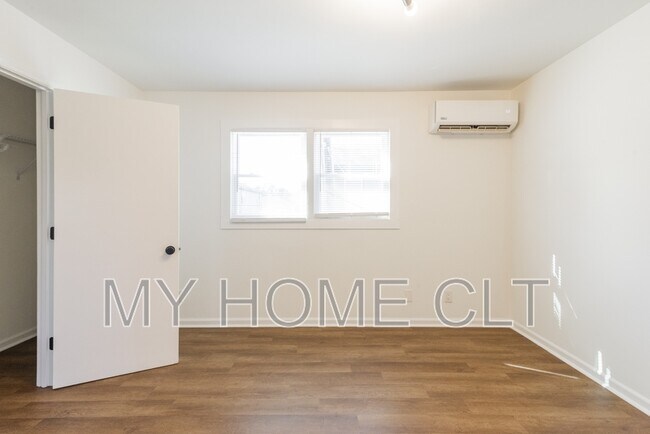 Building Photo - 929 Cantwell St