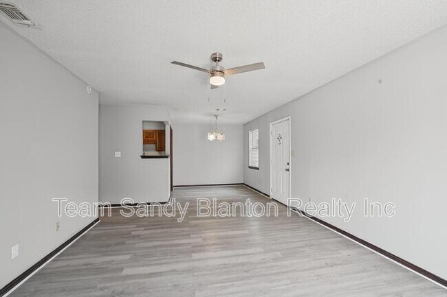 Building Photo - 455 Stara Cir