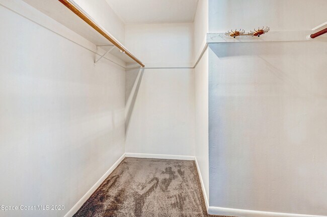 Building Photo - 409 Finch Dr