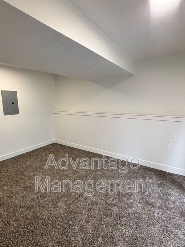 Building Photo - 741 1420 W