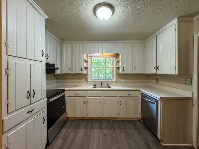 Building Photo - 6402 Fenwick Pl
