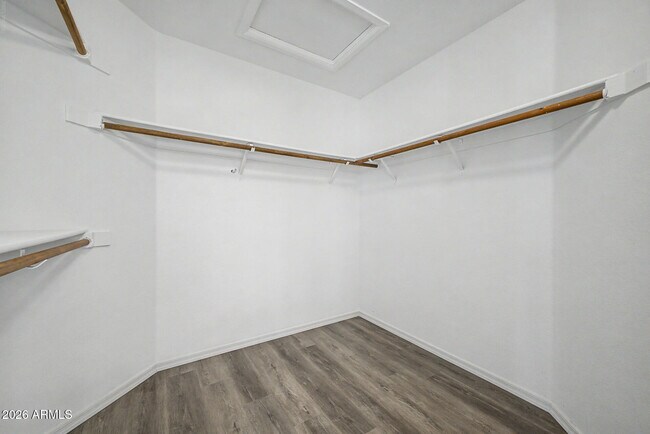 Building Photo - 3103 N Meadow Ln