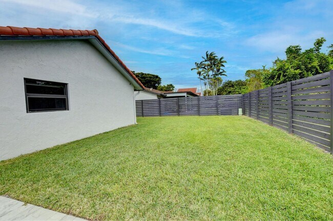 Building Photo - 1440 NW 12th Way