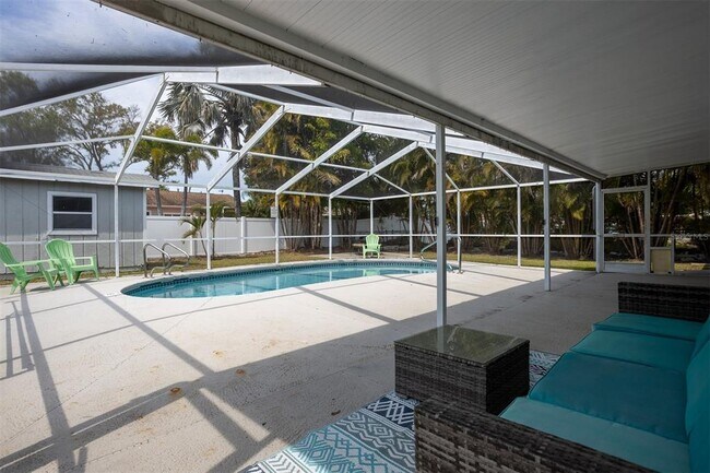 Building Photo - 711 Bayshore Dr