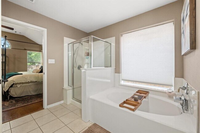 Building Photo - 13720 Shadowlawn Trace